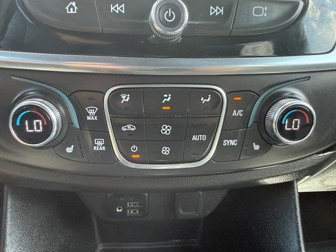 Used 2023 Chevrolet Traverse LT w/ LT Premium Package AWD/4WD image 49