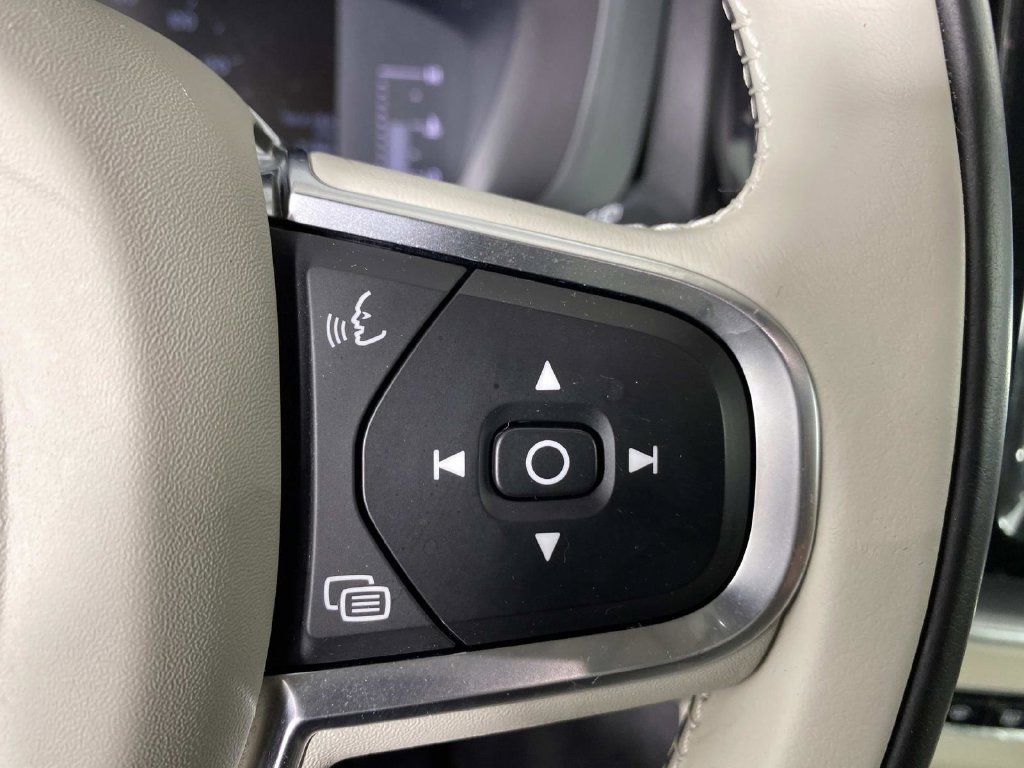 Used 2019 Volvo XC60 T5 Momentum w/ Premium Package FWD image 15
