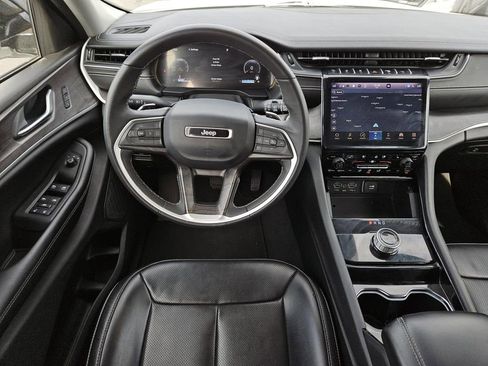 Used 2023 Jeep Grand Cherokee L Limited w/ Luxury Tech Group II image 10