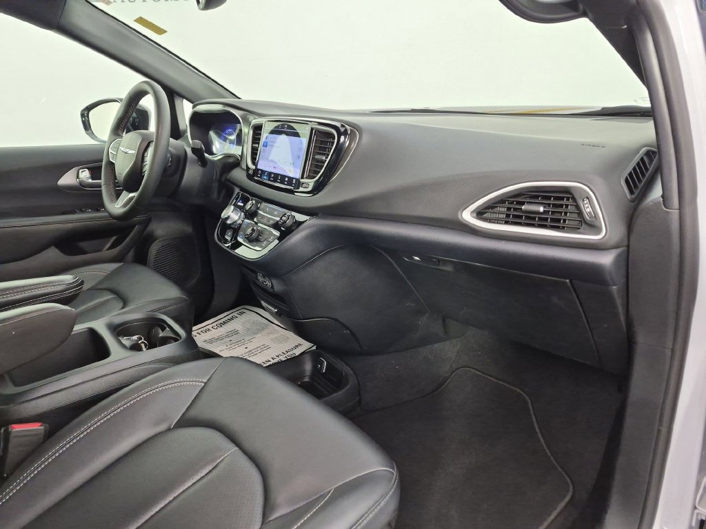 Used 2025 Chrysler Pacifica Select FWD image 35