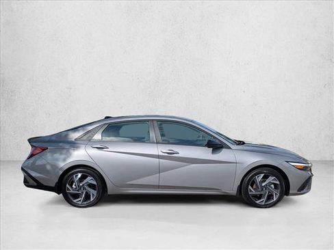 Certified 2025 Hyundai Elantra Sport FWD image 4