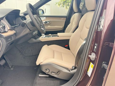 New 2026 Volvo XC90 B6 Ultra w/ Lounge Package image 13