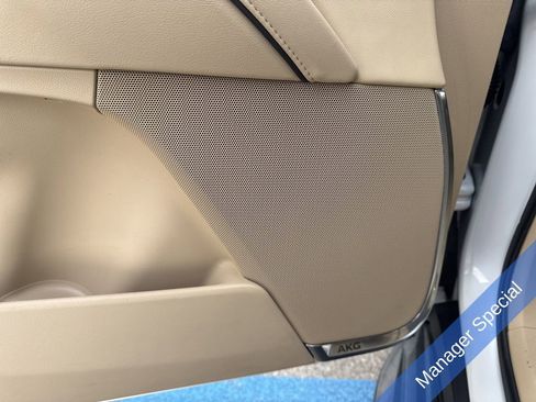 Used 2021 Cadillac Escalade ESV Premium Luxury image 15