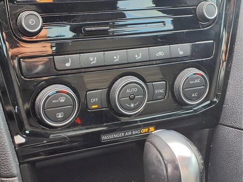 Used 2021 Volkswagen Passat 2.0T R-Line image 9