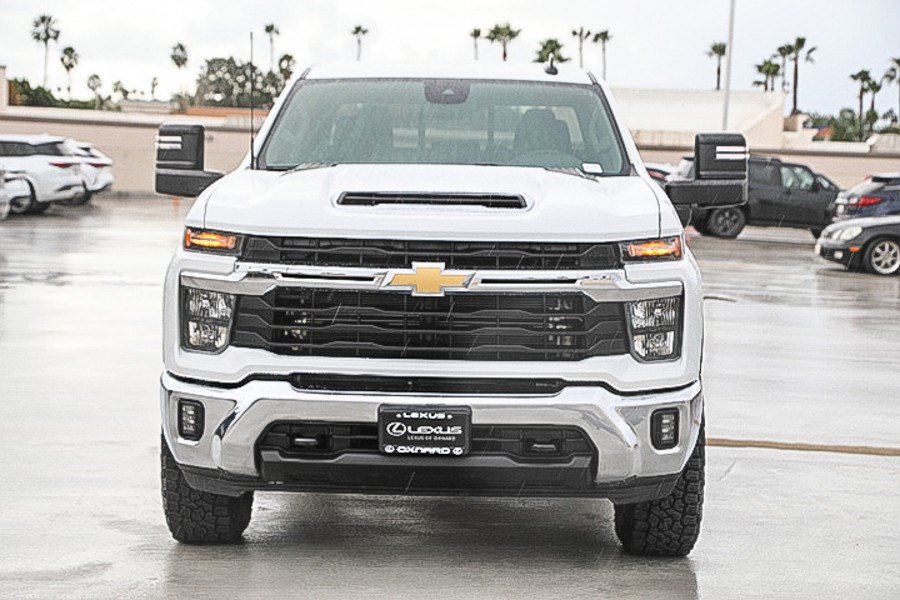 Used 2024 Chevrolet Silverado 2500 LT w/ Convenience Package AWD/4WD image 2