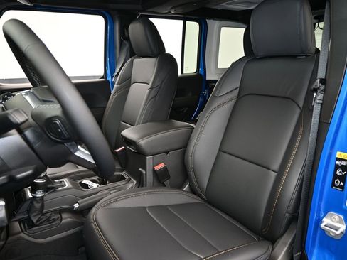 Used 2025 Jeep Wrangler Sahara AWD/4WD image 10