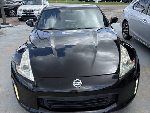 Used 2015 Nissan 370Z Coupe RWD image 2