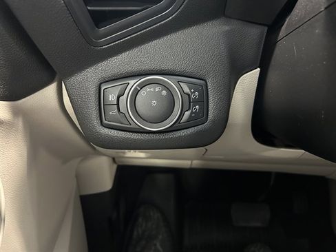 Used 2018 Ford Escape SE image 32