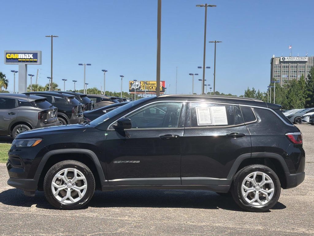 Used 2024 Jeep Compass Latitude AWD/4WD image 7