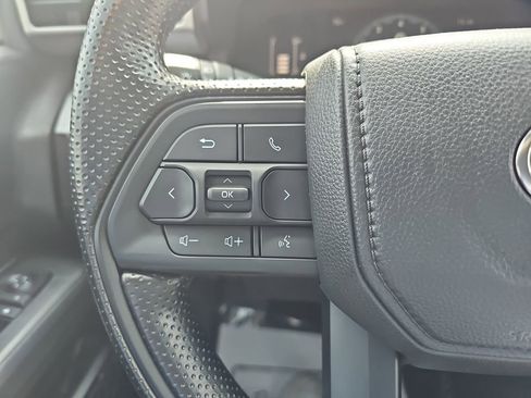 Used 2025 Toyota Tacoma SR5 AWD/4WD image 17