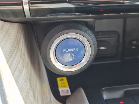 Used 2021 Toyota Venza XLE w/ Softex Package AWD/4WD image 18