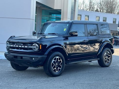 Used 2023 Ford Bronco Outer Banks image 2