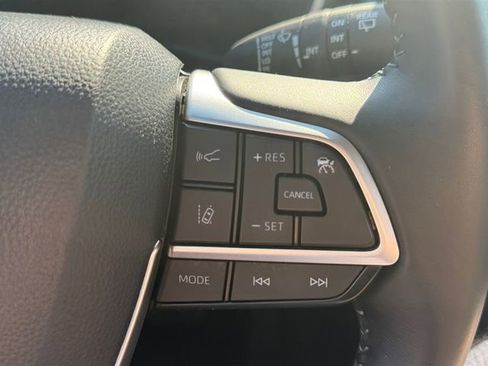 Used 2025 Toyota Highlander XSE AWD/4WD image 18