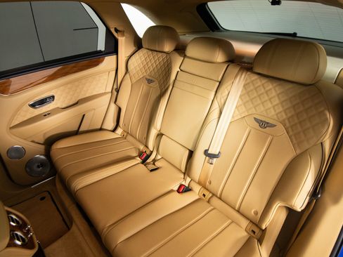 Used 2021 Bentley Bentayga AWD/4WD image 31