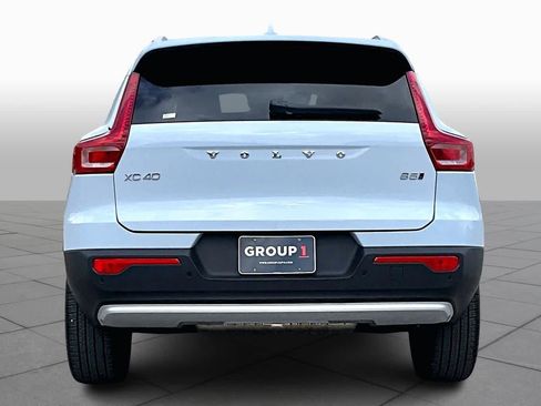 Used 2025 Volvo XC40 B5 Ultra w/ Climate Package image 5