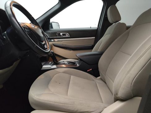 Used 2018 Ford Explorer XLT FWD image 17