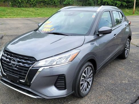 Used 2024 Nissan Kicks SV FWD image 3