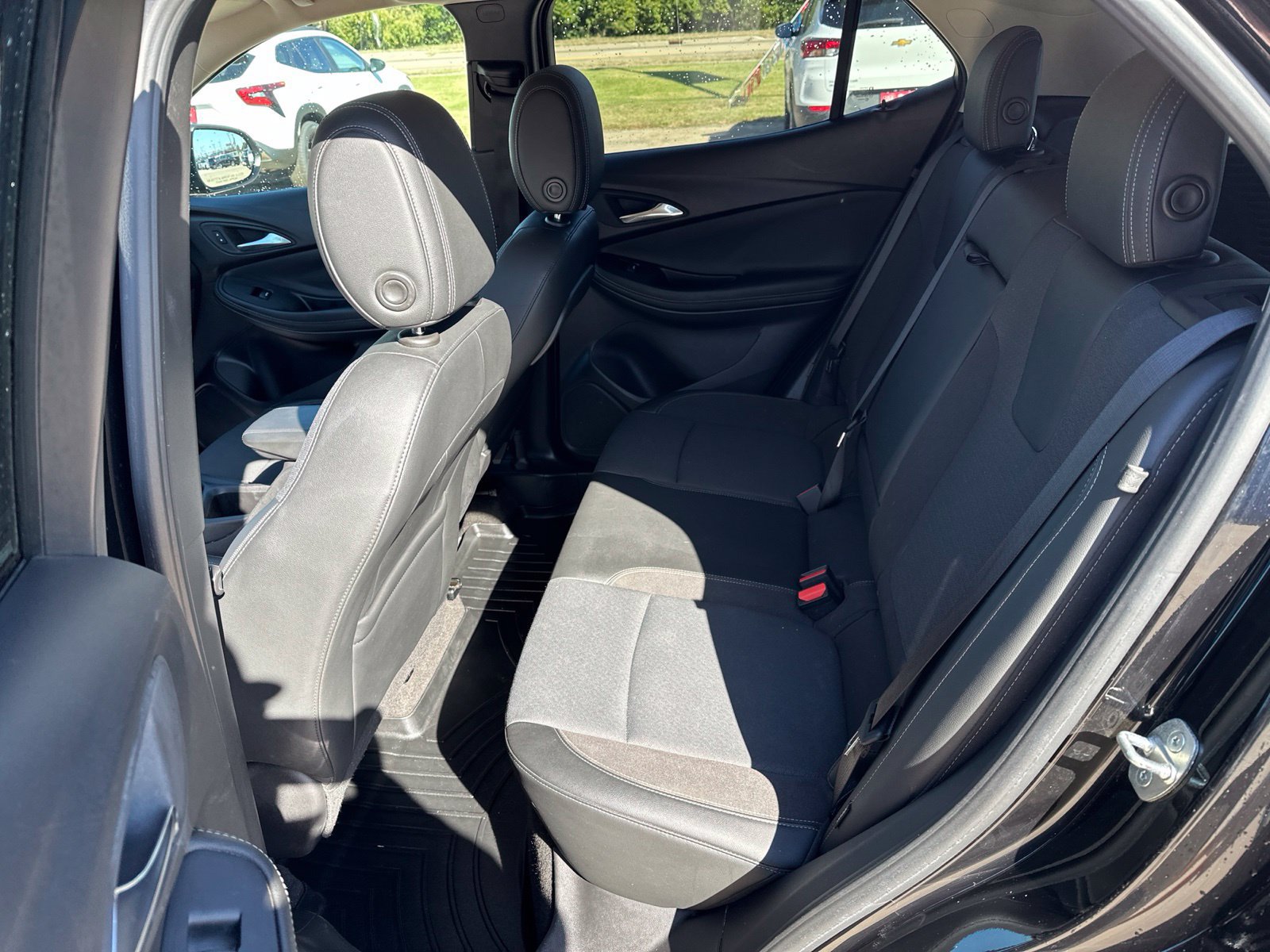 Used 2022 Buick Encore GX Select w/ Sport Touring Package FWD image 22