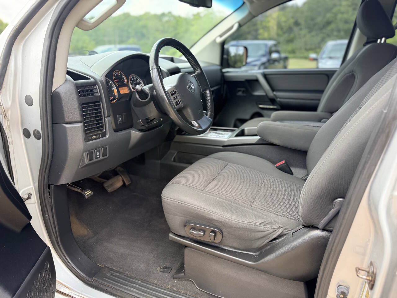 Used 2012 Nissan Titan SV w/ SV Value Truck Pkg RWD image 14