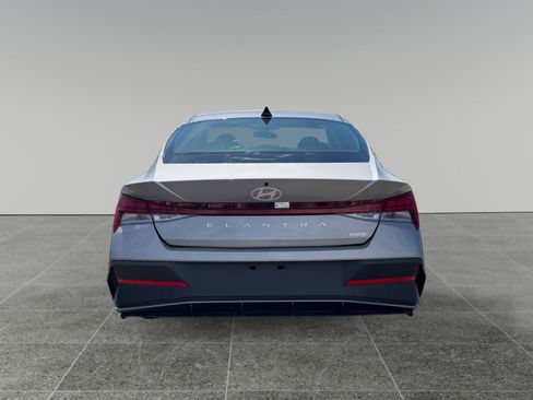 New 2025 Hyundai Elantra Hybrid FWD image 5
