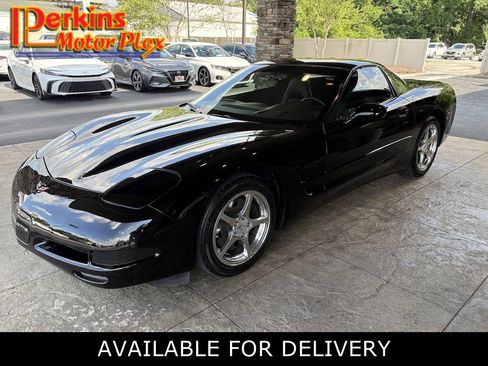Used 2002 Chevrolet Corvette Coupe w/ Preferred Equipment Group2 RWD image 1