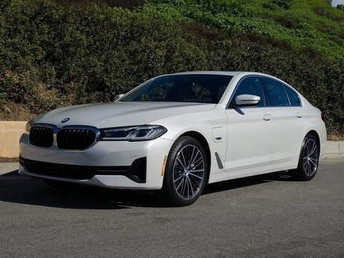 Used 2023 BMW 530e w/ Premium Package image 26