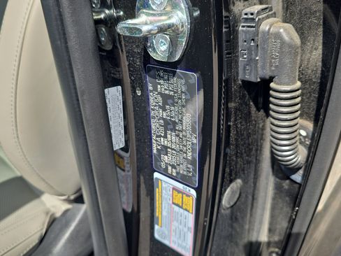 Certified 2023 Kia Niro EX image 32