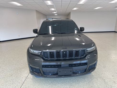 Used 2024 Jeep Grand Cherokee Altitude image 16