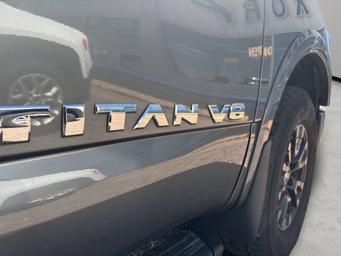 Used 2019 Nissan Titan PRO-4X w/ Pro-4x Convenience Package AWD/4WD image 12