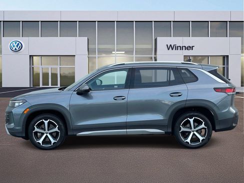 Certified 2025 Volkswagen Tiguan SE AWD/4WD image 3