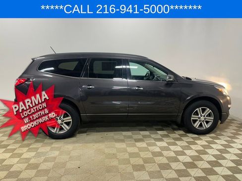 Used 2015 Chevrolet Traverse LT image 2
