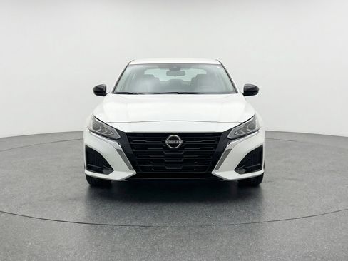 Used 2025 Nissan Altima 2.5 SV image 2