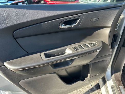 Used 2012 GMC Acadia Denali image 9