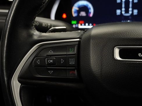 Certified 2022 Jeep Grand Cherokee Limited w/ Luxury Tech Group II image 37