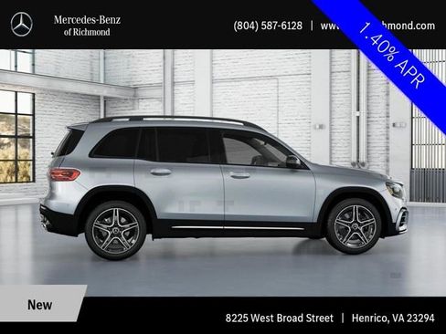 Used 2025 Mercedes-Benz GLB 250 4MATIC image 17
