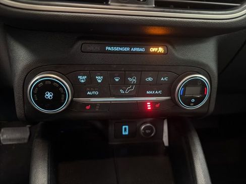 Used 2020 Ford Escape SE image 21