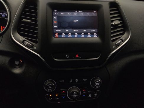 Used 2020 Jeep Cherokee Latitude Plus FWD image 25