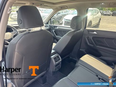Used 2023 Volkswagen Tiguan SE w/ Panoramic Sunroof Package FWD image 11