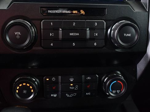 Used 2019 Ford F150 XLT w/ Equipment Group 302A Luxury AWD/4WD image 29