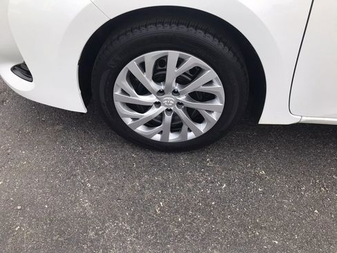 Used 2018 Toyota Corolla LE image 37