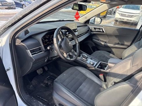 Used 2022 Mitsubishi Outlander SE image 10