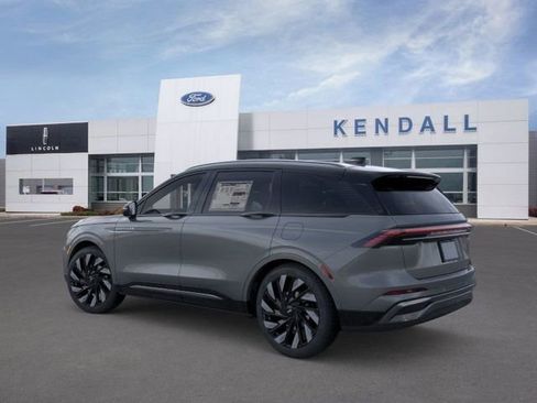 Used 2025 Lincoln Nautilus Reserve w/ Jet Appearance Package image 4