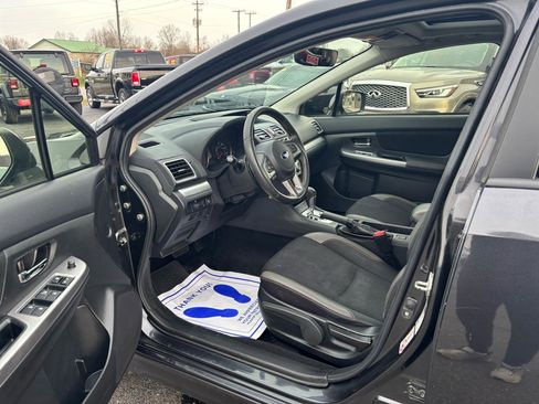 Used 2017 Subaru Crosstrek 2.0i Premium w/ Moonroof Package image 9