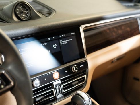 Certified 2026 Porsche Macan AWD/4WD image 21