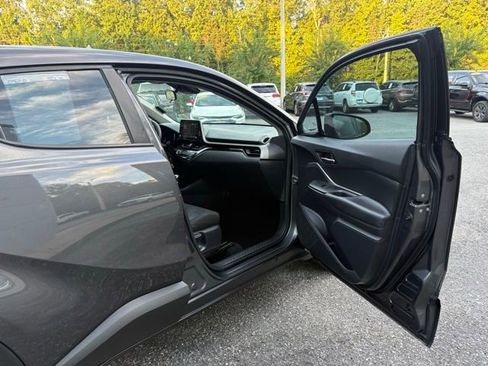 Used 2021 Toyota C-HR LE image 31