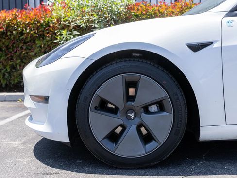 Used 2021 Tesla Model 3 Standard Range Plus RWD image 5