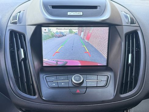 Used 2017 Ford C-MAX Energi SE w/ Equipment Group 401A FWD image 21