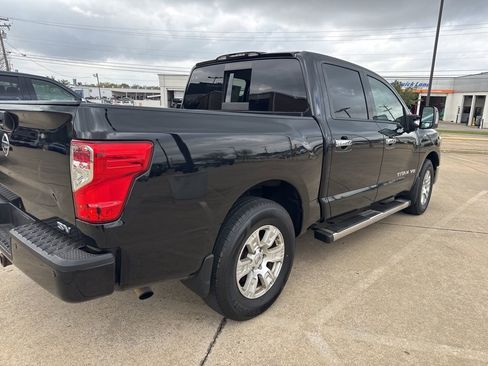 Used 2018 Nissan Titan SV w/ SV Convenience Package RWD image 5