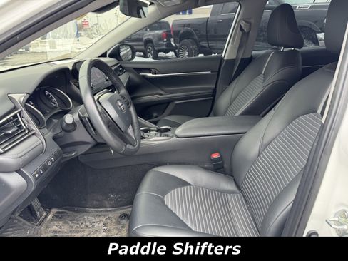 Used 2024 Toyota Camry SE image 3