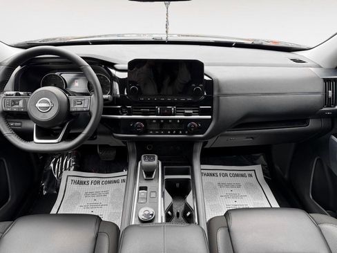 Used 2025 Nissan Pathfinder SL AWD/4WD image 17